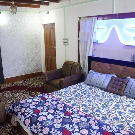 Wani Guest House Gulmarg Luaran gambar