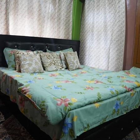 Wani Guest House Gulmarg Luaran gambar