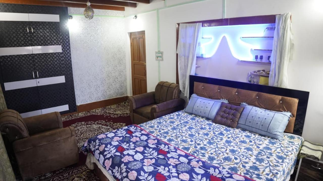 Wani Guest House Gulmarg Luaran gambar