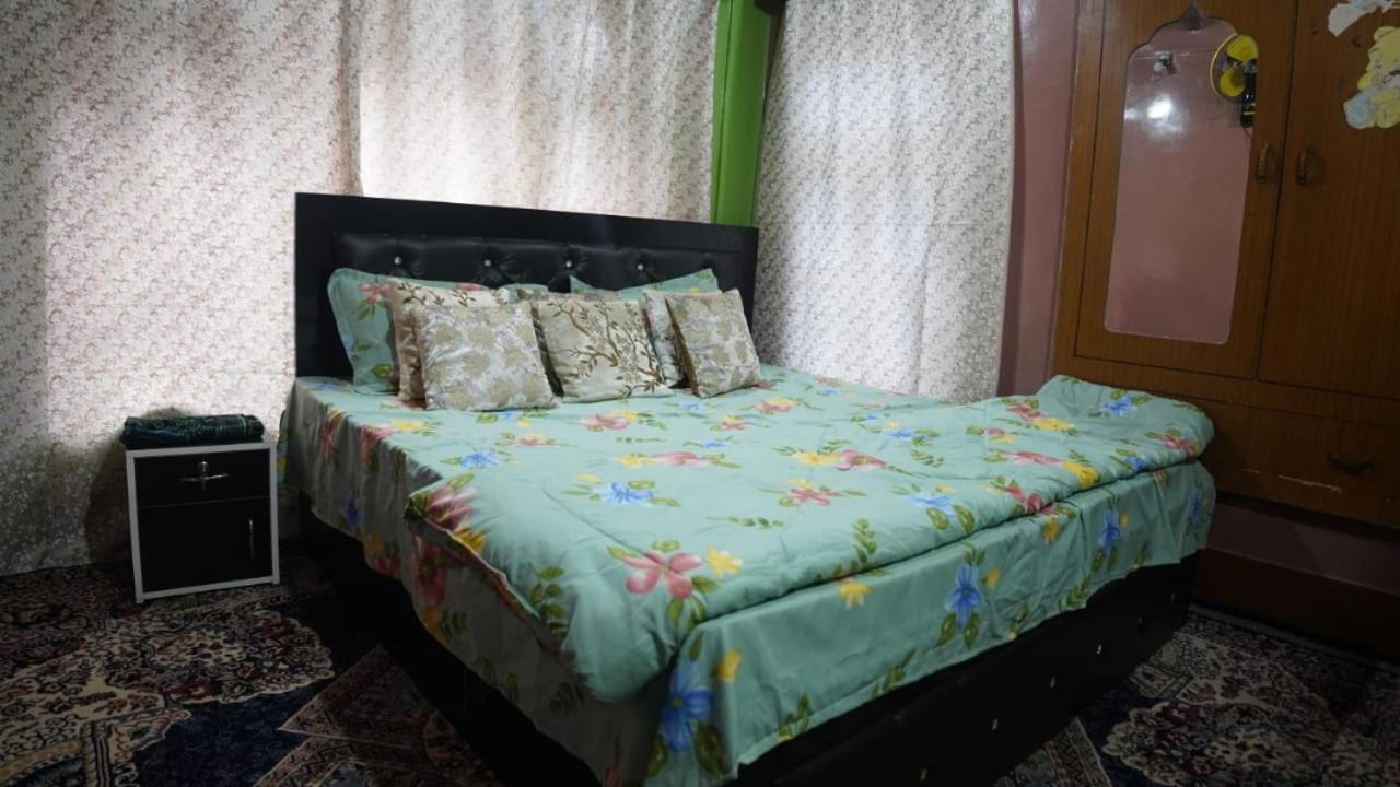 Wani Guest House Gulmarg Luaran gambar