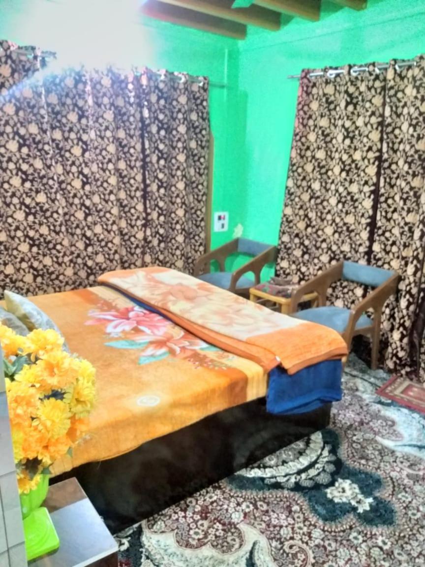 Wani Guest House Gulmarg Luaran gambar